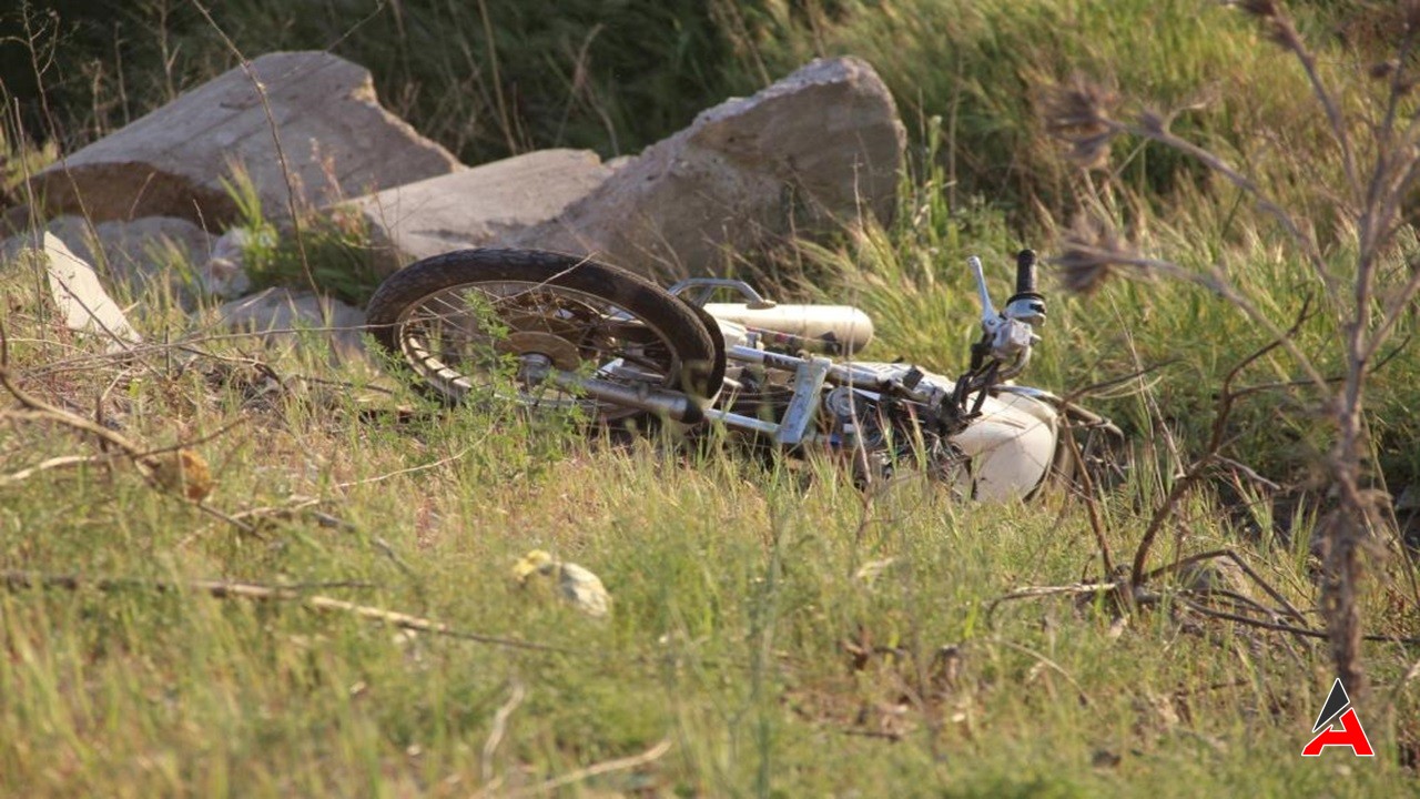 Çanakkale Bayramiç'te Motosiklet Kazası İki Genç Hayatını Kaybetti1