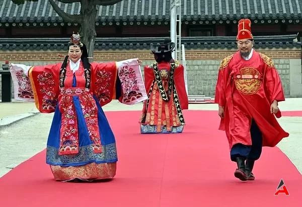Hanbok Kıyafeti Nedir