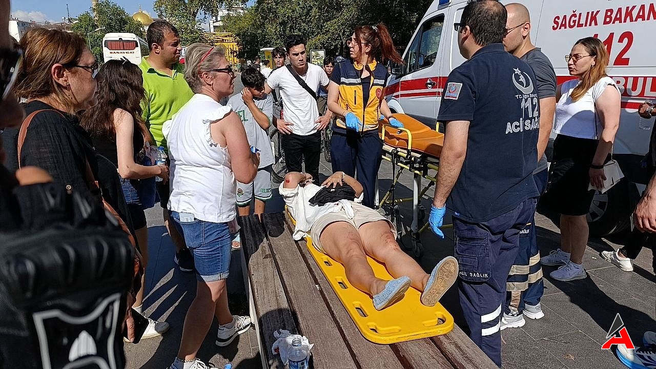 Antalya'da Motosiklet Kazası Sürücü Ağlama Krizine Girdi, Yaya Ağır Yaralı1