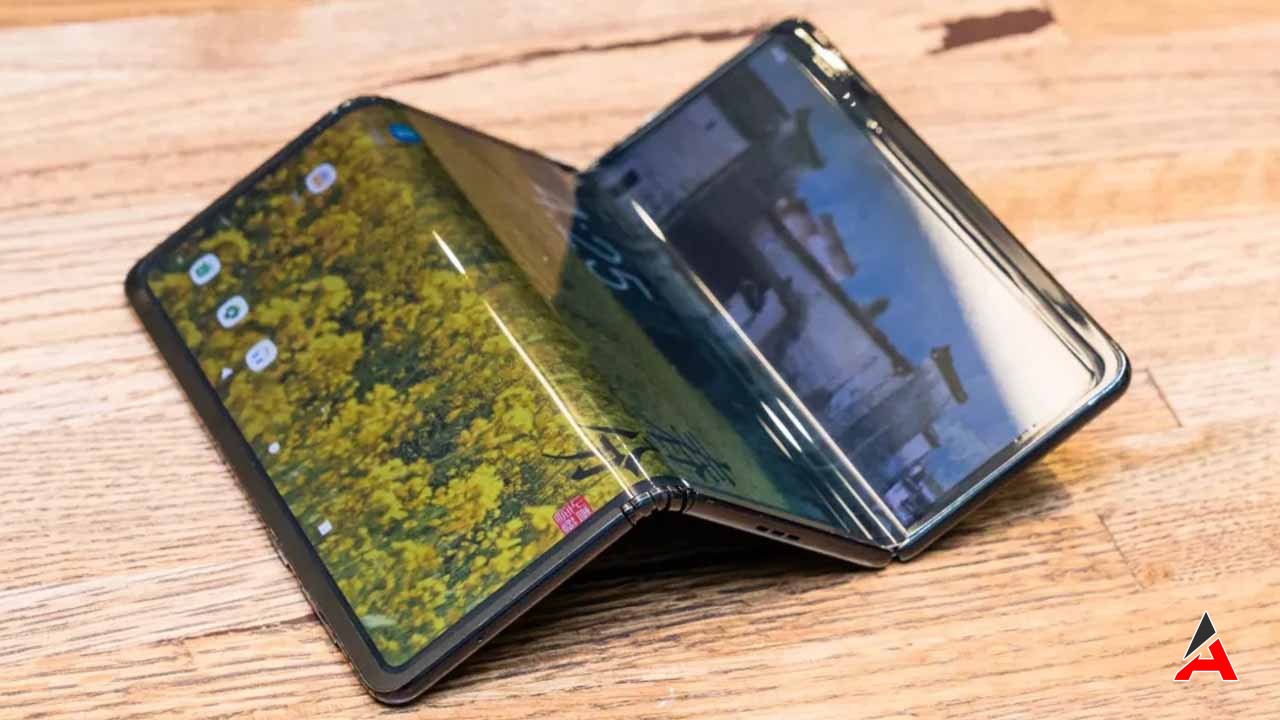 Huawei’nin Üçe Katlanan Yeni Akıllı Telefon