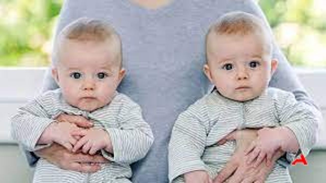 Tek Yumurta İkizlerindeki Gizem: Farklı Parmak İzlerinin Bilimsel Sırrı Çözülüyor!