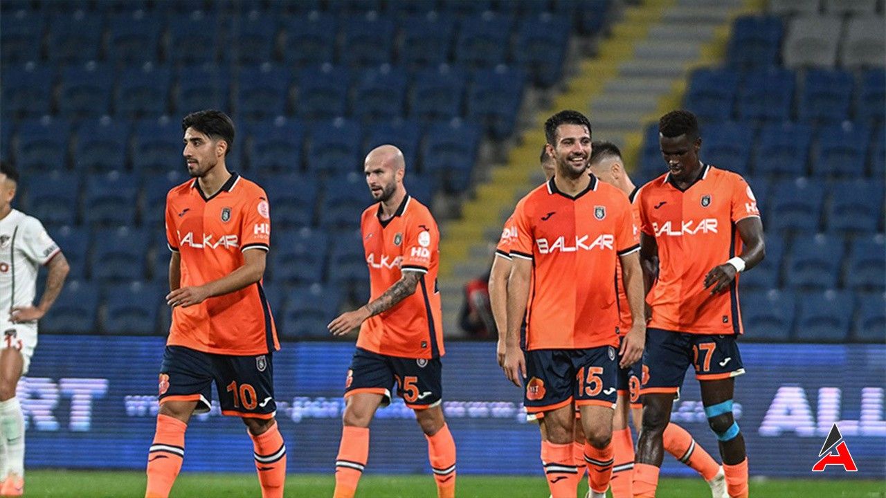 Futbol Şöleni Başlıyor: Başakşehir - Hatayspor Canlı Yayında!