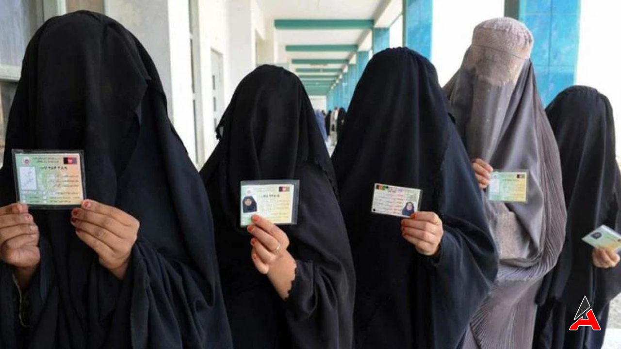 Suudi Arabistan'da Şeriat Kalktı mı: Kara Çarşaf Giyilmesi Yasaklandı!