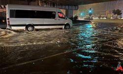 Antalya Sular Altında: Şiddetli Yağış Can Aldı, Okullar Tatil!