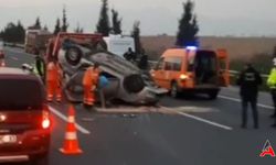 Tır ve Bariyerlere Çarpan Otomobil İzmir'de Can Aldı: 1 Ölü, 1 Yaralı