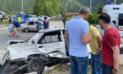 Karabük’te Kamyonla Otomobil Çarpıştı: 1 Ölü, 4 Yaralı