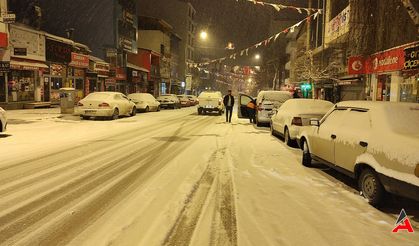 Ardahan'da Kış Geri Döndü: Mart Sonu Kar Yağışıyla Beyaza Büründü!