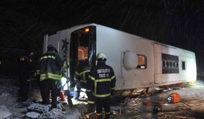 Tokat'ta otobüs şarampole devrildi: 1 kişi öldü, 13 yolcu yaralandı