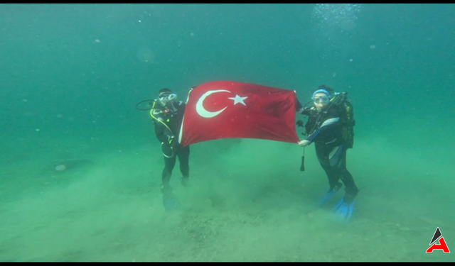 Bandırma'da Denizler Alarmda: Pina Midyeleri Müsilajla Savaşıyor!