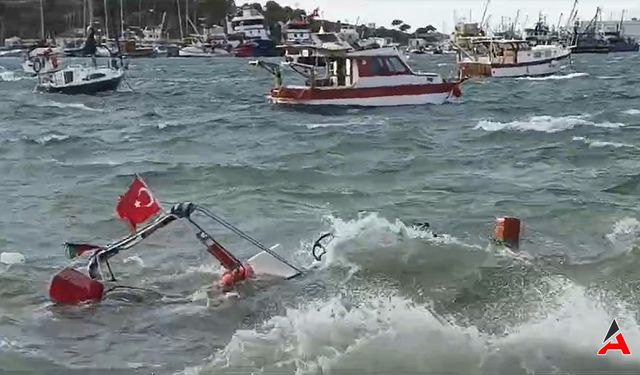 İzmir Foça'da Fırtına Balıkçı Teknelerini Batırdı