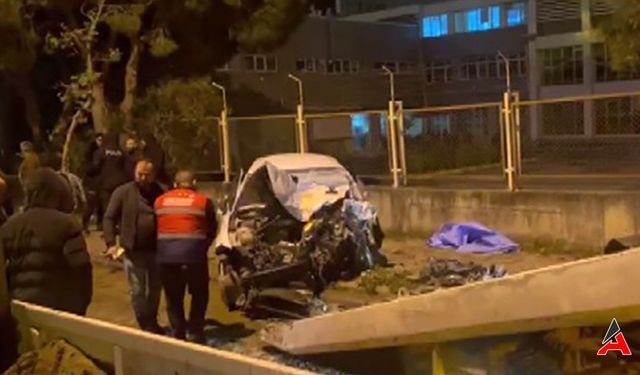İzmir'de Feci Kaza: Belediye Otobüsü İle Otomobil Çarpıştı - 1 Ölü, 2 Yaralı!
