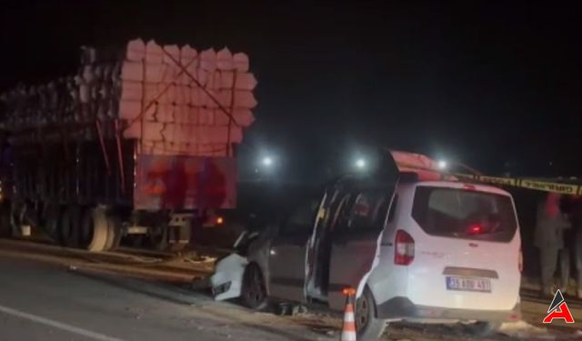 Acı Kaza Diyarbakır'da: Hafif Ticari Araç Kamyona Çarptı, 2 Ölü
