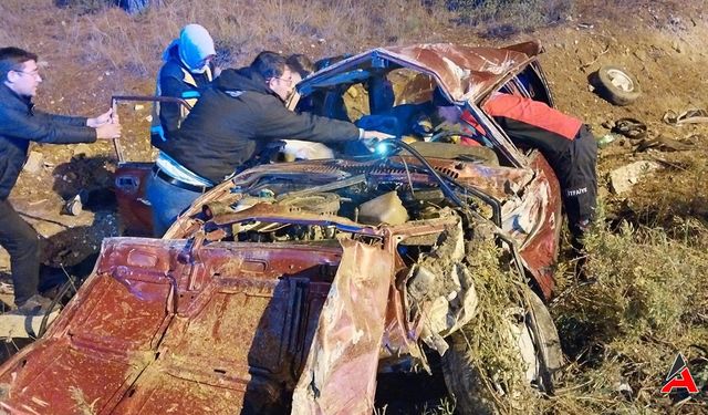 Burdur'da Takla Atan Otomobilden 1'i Ağır 2 Yaralı Çıktı