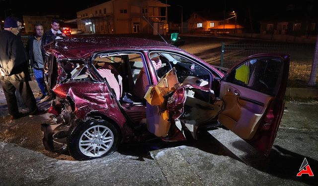 Kırmızı Işığın Bedeli Ağır: Trafik Kazasında 6 Kişi Yaralandı, 3'ü Ağır Durumda