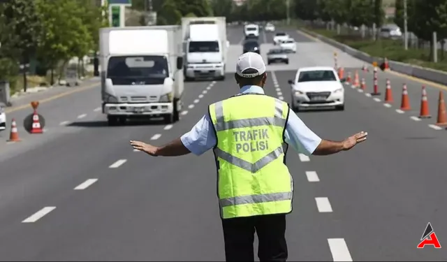İstanbul'da Trafik Alarmı: Raylı Sistem Açılışı İçin Yollar Kilitleniyor!