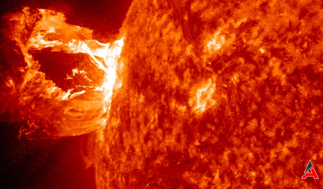 NASA’dan Güneş Patlaması Uyarısı: Radyo Sinyalleri Tehdit Altında!