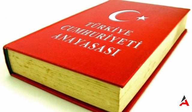Türkiye'nin Demokratik Dönüşümü: 1961 Anayasasını Kim Yaptı? Özellikleri