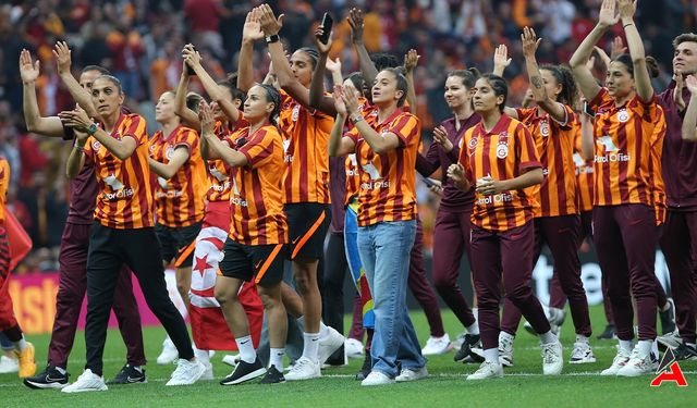 Süper Lig'de Gol Yağmuru: Galatasaray'dan Tarihi Galibiyet! 6-1