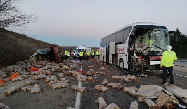 Tekirdağ’da kamyon ile otobüs çarpıştı: 1 ölü, 2 yaralı