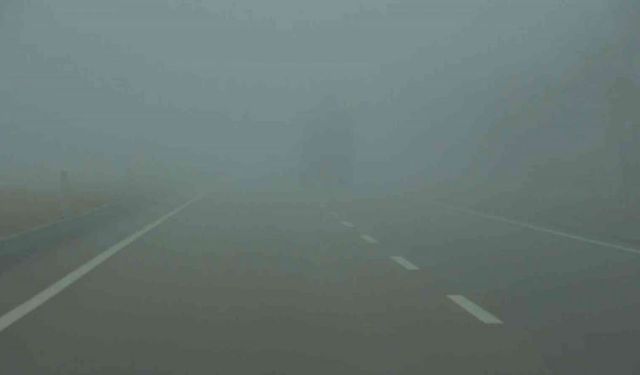 Aksaray’da yoğun sis görüş mesafesini 20 metreye düşürdü\n