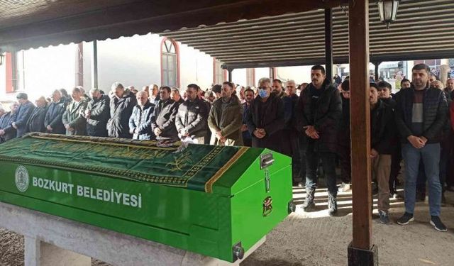 Fenerbahçe’nin mağlup olduğu derbi sırasında kalp krizi geçiren vatandaş hayatını kaybetti