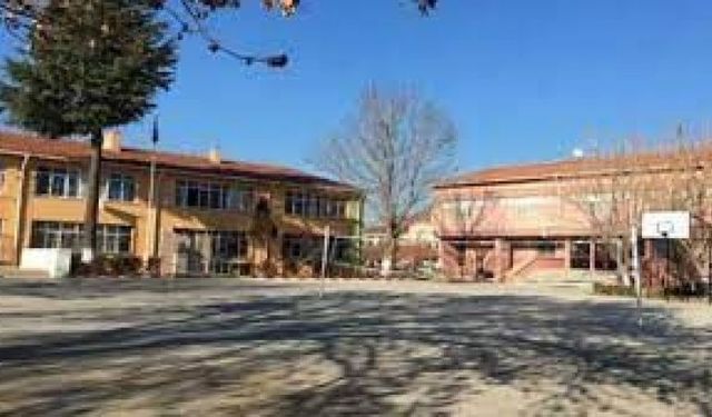 Edirne’de 7.Sınıfta Okuyan Kız Öğrenci, 5 Arkadaşını Bıçakladı