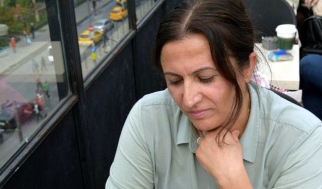 Tahir Elçi'nin Eşi Türkan Elçi O Partiye Katıldı! Rozetini Bizzat Parti Genel Başkanı Taktı