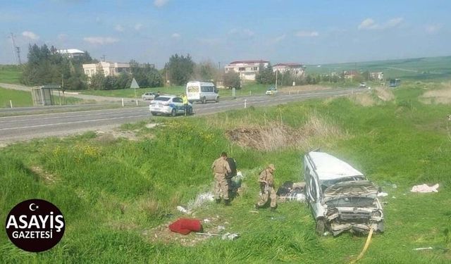Diyarbakır'da Korkunç Kaza: Otomobil Tarlaya Uçtu, 3'ü Ağır 4 Kişi Yaralı!