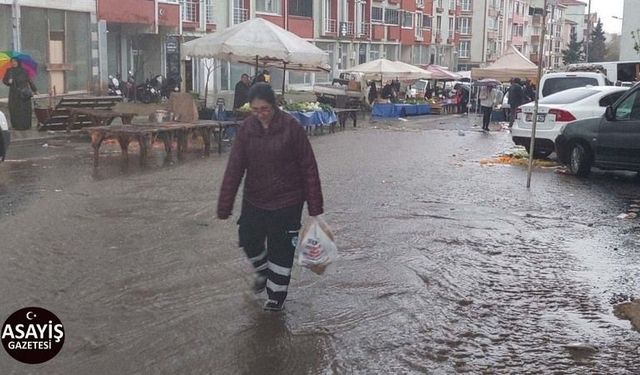 Tekirdağ’da Şiddetli Yağış: Sokaklar Adeta Dereye Döndü