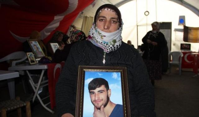 HDP’nin kapısında evladını isteyen aile, 3 yıl sonra çocuğuna kavuşacak