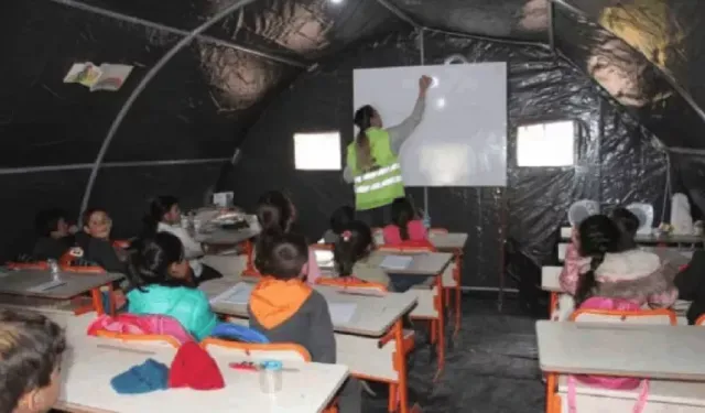 Bakan Özer Açıkladı: Deprem Bölgesinde Sınıfta Kalma Kaldırıldı