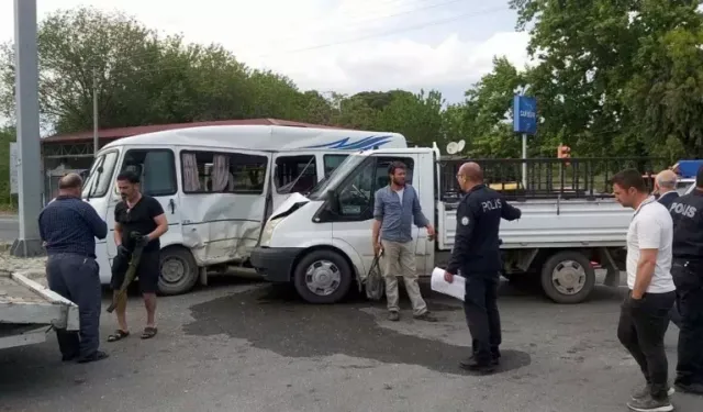 Aydın'da feci kaza! Öğrenci servisi ile kamyonet çarpıştı: Çok sayıda yaralı var