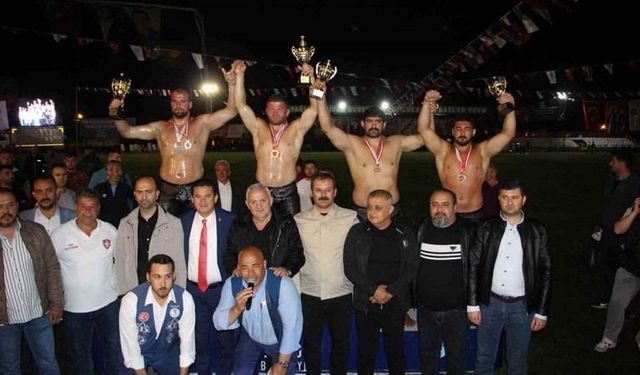 İsmail Balaban, 24. Kez Düzenlenen Kumluca Yağlı Güreşlerinde Zafer Kazandı
