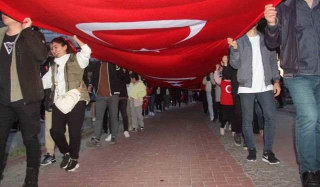 Görenleri Büyüleyen 1919 Metrelik Dev Türk Bayrağı