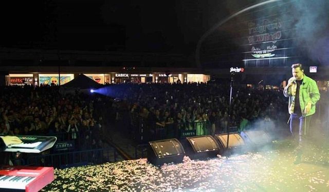 DJ Suat Ateşdağlı ve Sanatçı Ekin Uzunlar Gül Festivalinde Ispartalılarla Buluştu