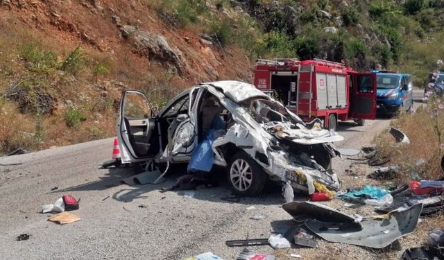 Korkunç Kaza Antalya'da Meydana Geldi: 2 Ölü, 1'i Ağır 3 Yaralı