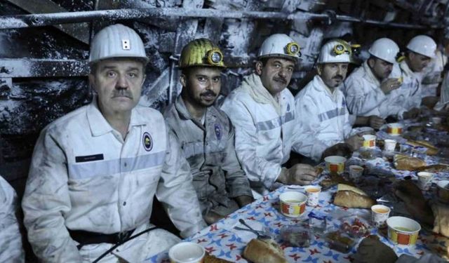 Bakan Yardımcısı Aydın'dan Maden İşçilerine Destek: Eksi 425 Kotunda Yemek Yedi!