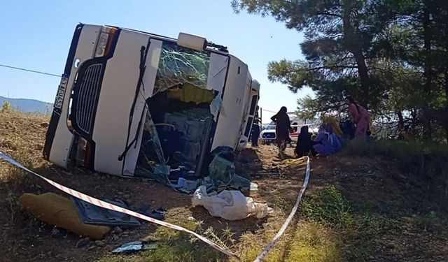 Denizli'de Yolcu Otobüsü Kaza Yaptı...Çok Sayıda Yaralı Var