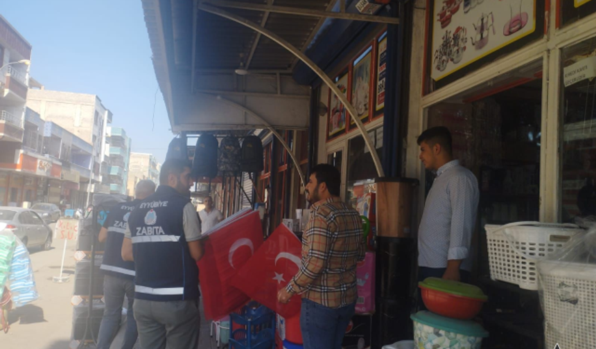 Korkunç Olay: Şanlıurfa'da Bayrak Dağıtan Zabıta Amiri Acımasızca Bıçaklandı!