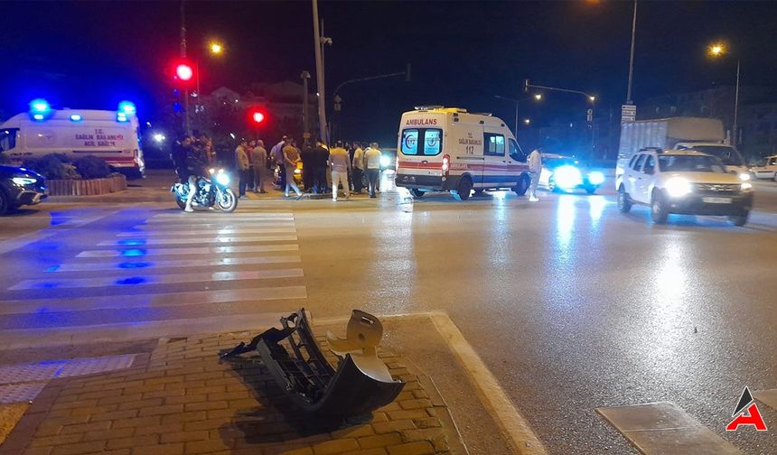 Kırmızı Işıkta Geçen Otomobil Ticari Taksiye Çarptı: 6 Yaralı