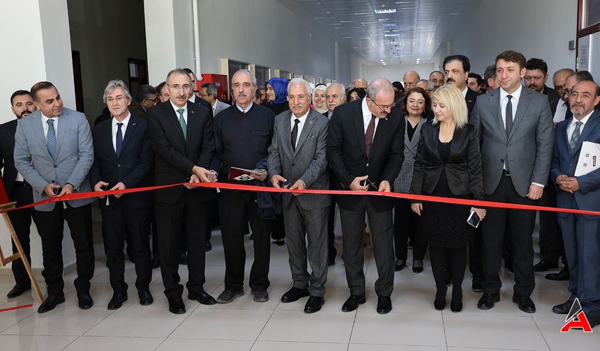 Elazığ’da ‘İletişim Müzesi’ ve ‘Fotoğraflarda Yaşayan Harput Sergisi’ Açıldı