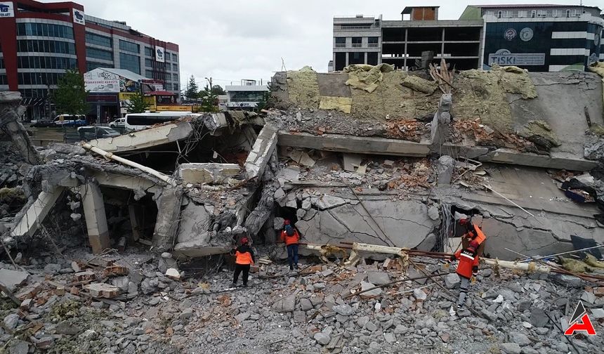 Trabzon'da Deprem Alarmı: Ekipler Yoğun Çalışıyor