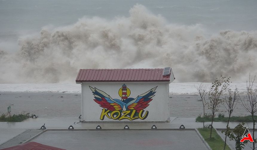 Zonguldak'ta Fırtına Alarmı: Şiddetli Yağış Hayatı Felç Etti!