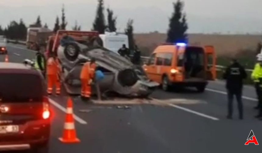 Tır ve Bariyerlere Çarpan Otomobil İzmir'de Can Aldı: 1 Ölü, 1 Yaralı