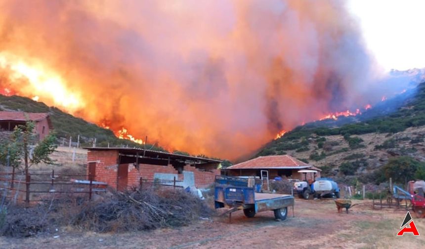 Salihli'de 14,5 Saatlik Orman Yangını Kontrol Altına Alındı