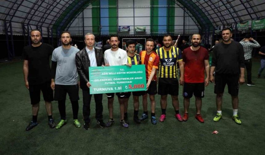 Ağrı’da "Geleneksel Öğretmenler Arası Futbol Turnuvası"