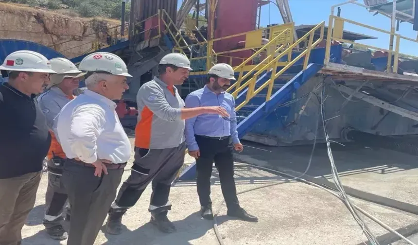 AK Parti Siirt Milletvekili Mervan Gül, Eruh'da Petrol Arama Alanını İnceledi